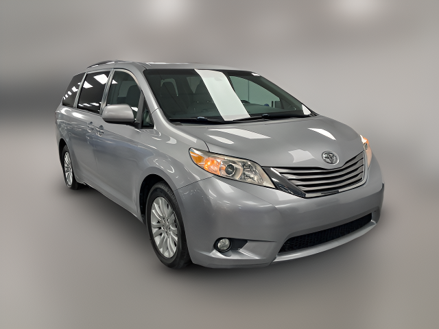 2016 Toyota Sienna XLE Auto Access Seat