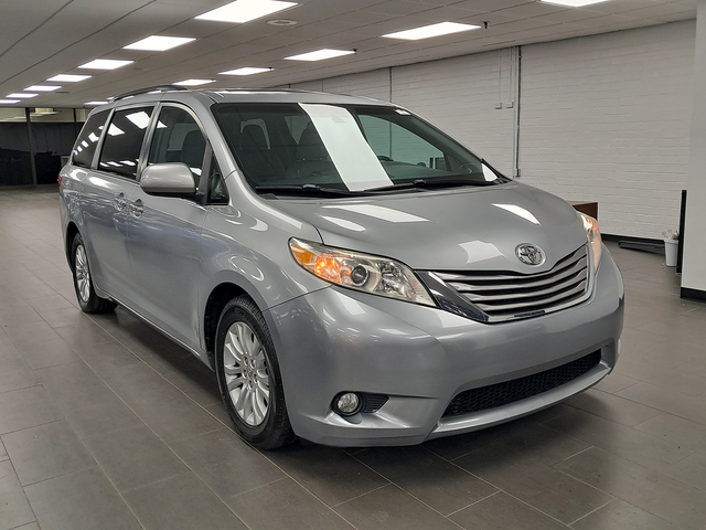 2016 Toyota Sienna XLE Auto Access Seat