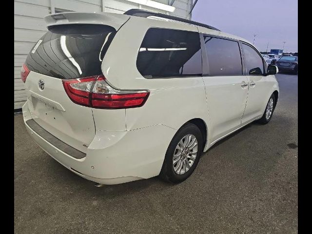 2016 Toyota Sienna 