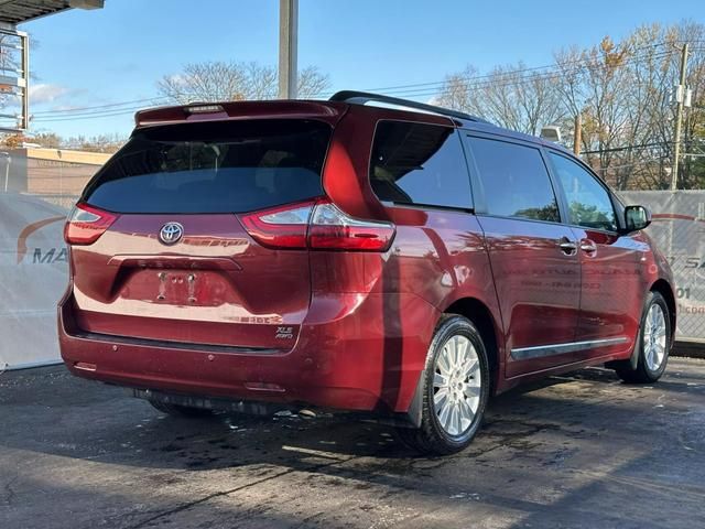 2016 Toyota Sienna XLE