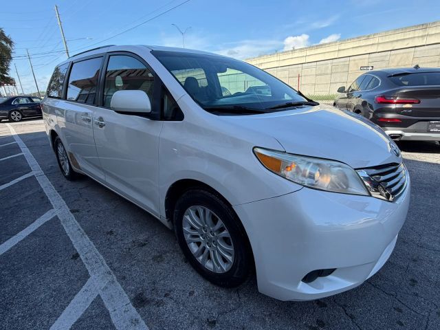 2016 Toyota Sienna XLE
