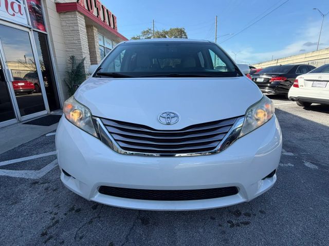 2016 Toyota Sienna XLE