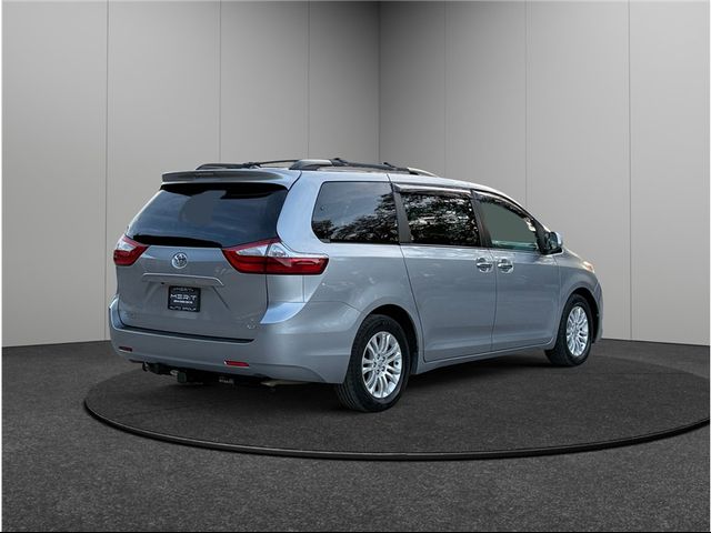 2016 Toyota Sienna 