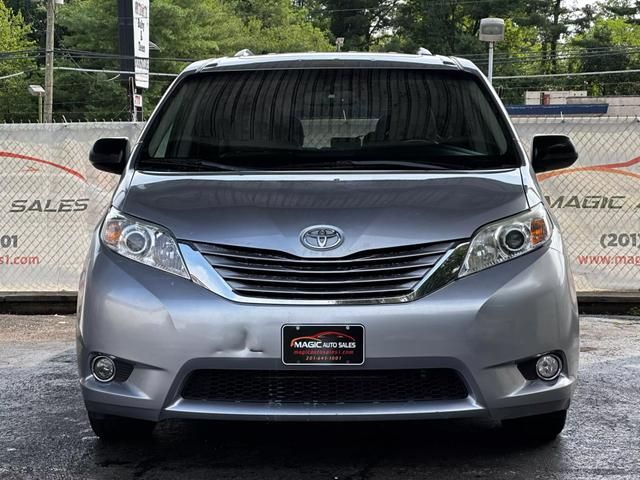 2016 Toyota Sienna XLE