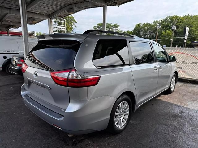 2016 Toyota Sienna XLE