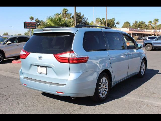 2016 Toyota Sienna XLE
