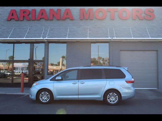 2016 Toyota Sienna XLE