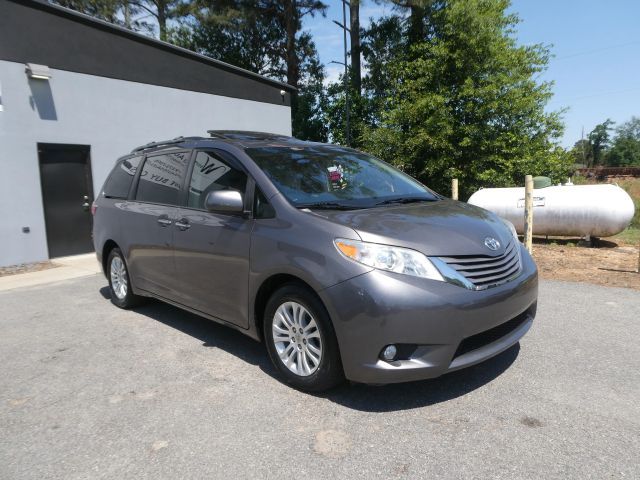 2016 Toyota Sienna XLE