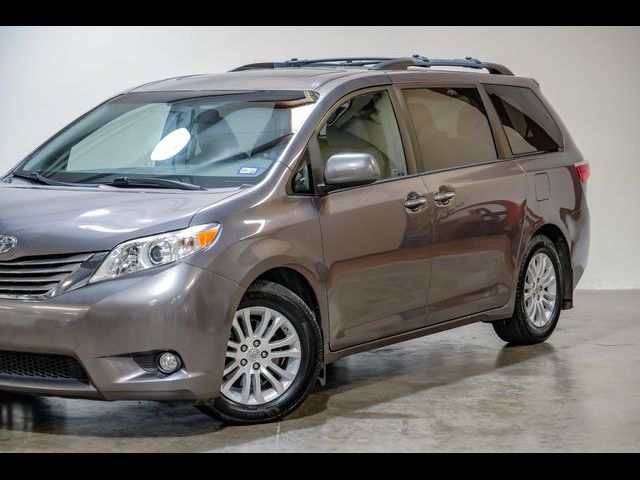 Vehicle 2016 Toyota Sienna Xle Premium 2016 Toyota Sienna Review