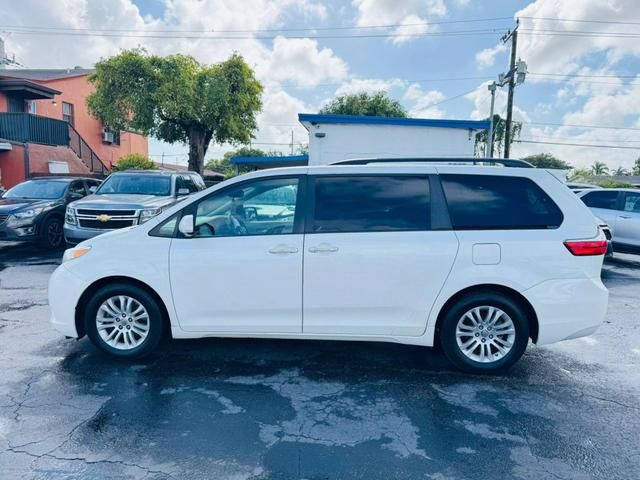 2016 Toyota Sienna XLE Premium