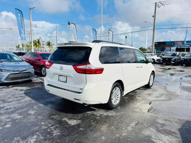 2016 Toyota Sienna XLE Premium