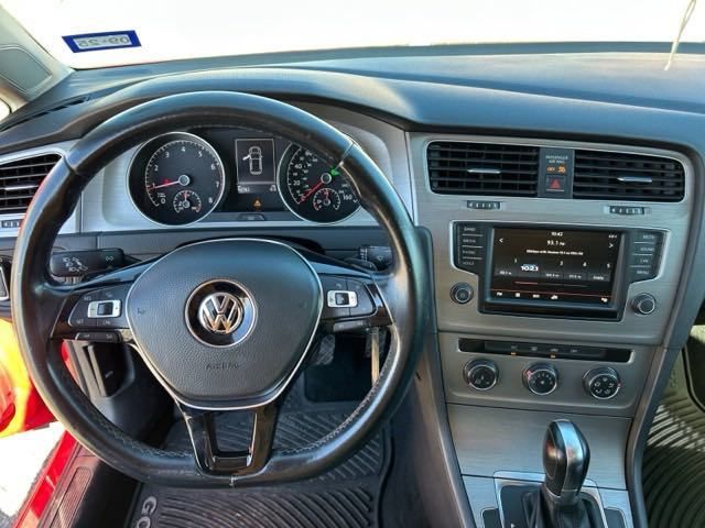 2016 Volkswagen Golf TSI S