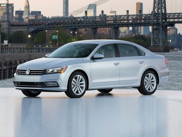 2016 Volkswagen Passat 1.8T R-Line Comfort