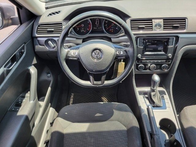 2016 Volkswagen Passat 1.8T R-Line