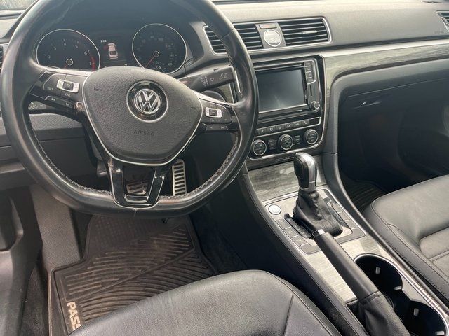 2016 Volkswagen Passat 3.6L V6 SEL Premium