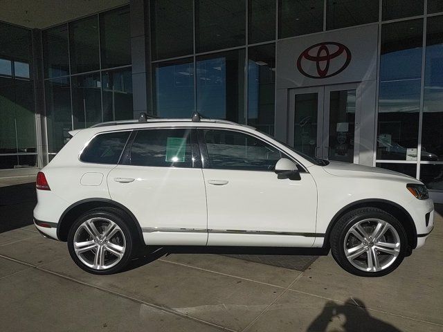 2016 Volkswagen Touareg Executive