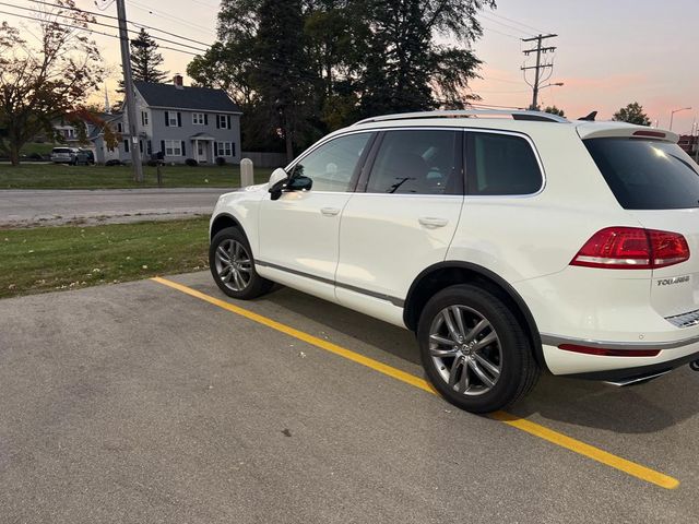 2016 Volkswagen Touareg Lux