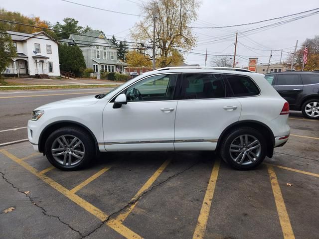 2016 Volkswagen Touareg Lux