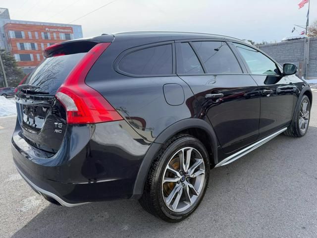 2016 Volvo V60 Cross Country T5