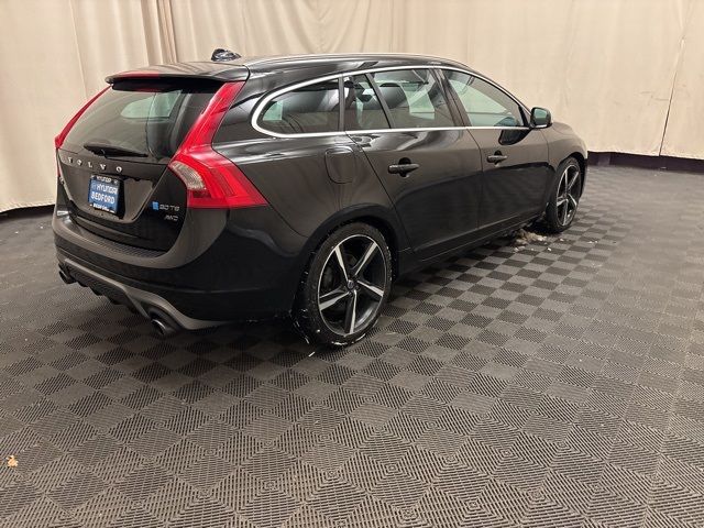 2016 Volvo V60 T6 R-Design Platinum