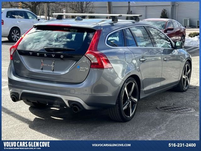 2016 Volvo V60 T6 R-Design Platinum