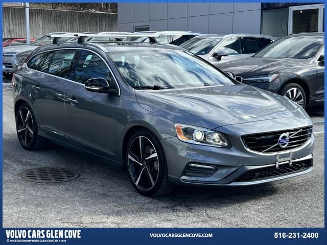 2016 Volvo V60 T6 R-Design Platinum