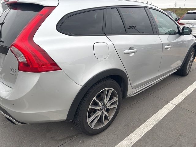 2016 Volvo V60 Cross Country T5