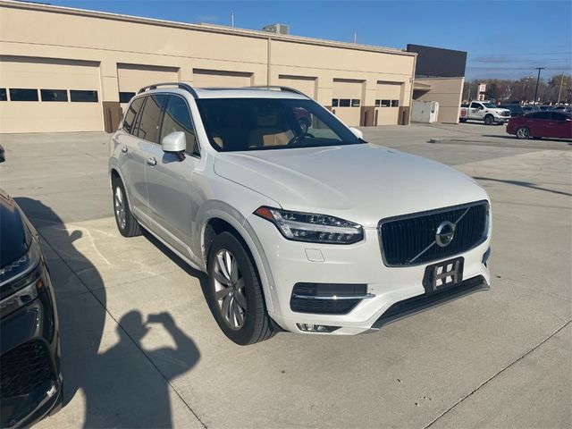 2016 Volvo XC90 T6 Momentum