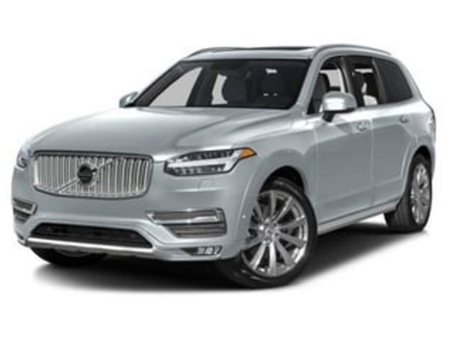 2016 Volvo XC90 T6 Momentum