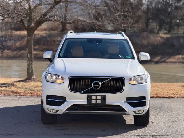 2016 Volvo XC90 T5 Momentum