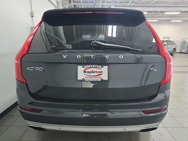 2016 Volvo XC90 T6 Momentum