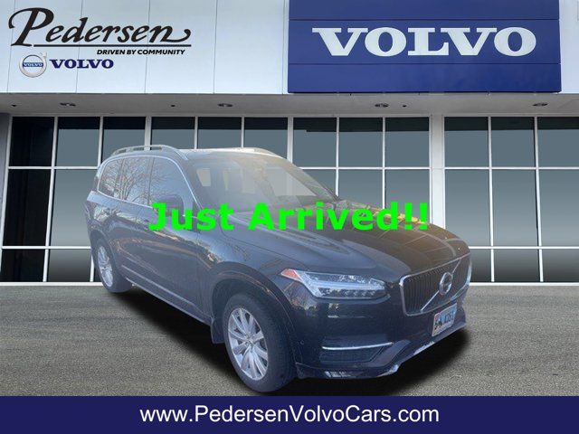 2016 Volvo XC90 T6 Momentum