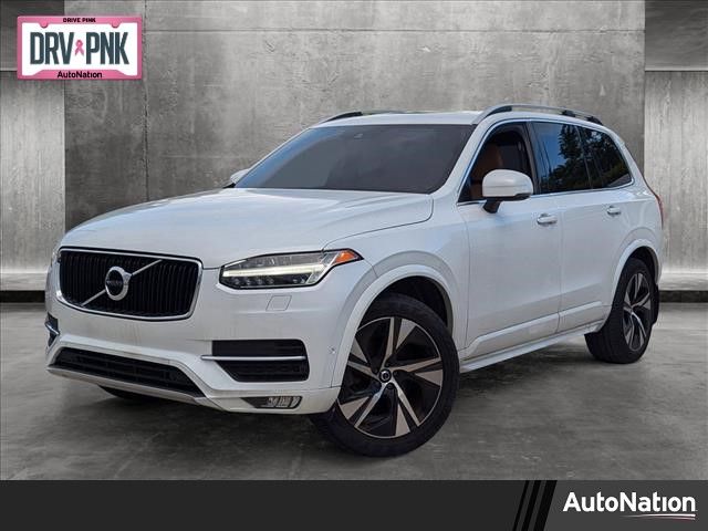 2016 Volvo XC90 T6 Momentum