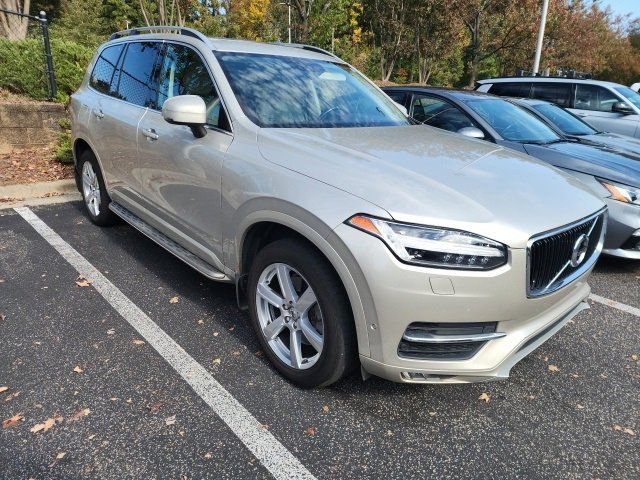 2016 Volvo XC90 T6 Momentum