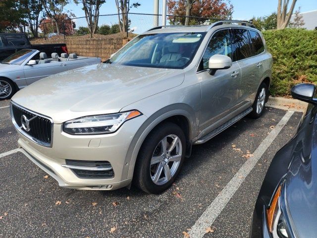 2016 Volvo XC90 T6 Momentum