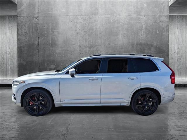 2016 Volvo XC90 T6 Momentum