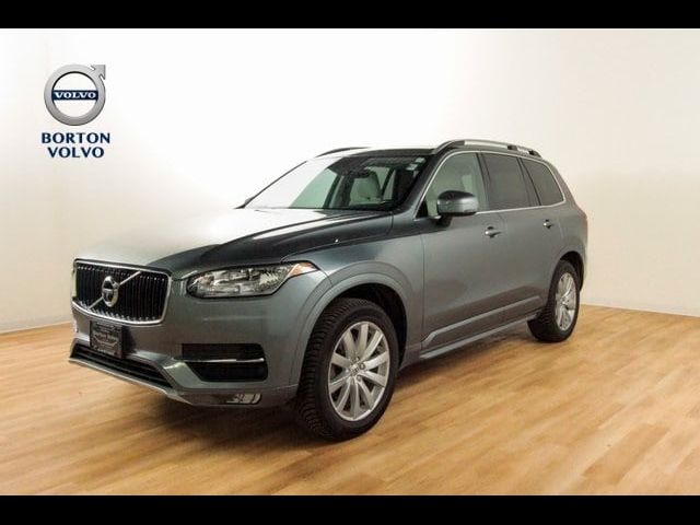 2016 Volvo XC90 T6 Momentum