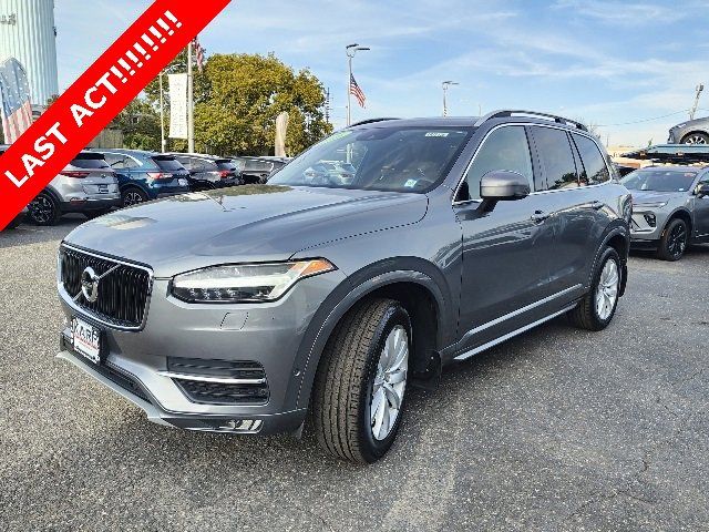 2016 Volvo XC90 T6 Momentum