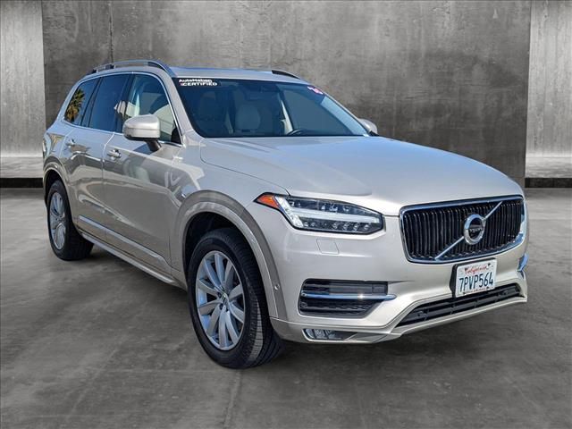 2016 Volvo XC90 T6 Momentum