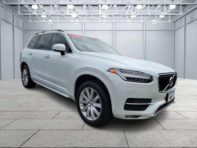 2016 Volvo XC90 T6 Momentum