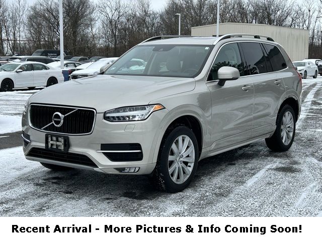 2016 Volvo XC90 T6 Momentum