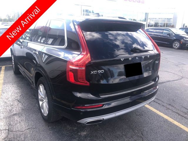 2016 Volvo XC90 T6 Momentum