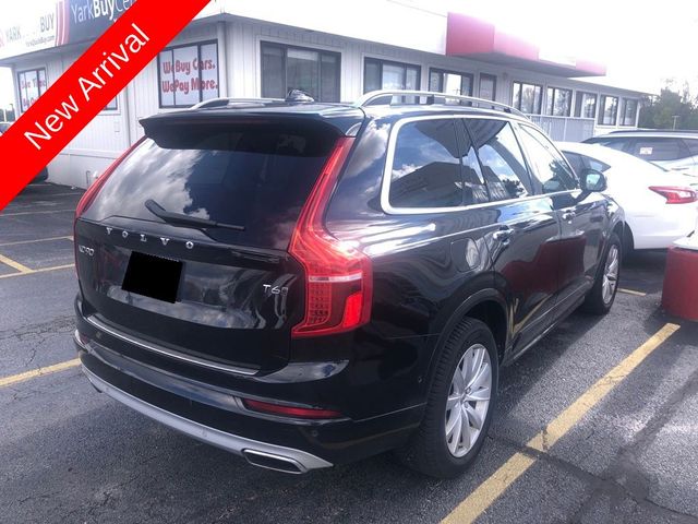 2016 Volvo XC90 T6 Momentum