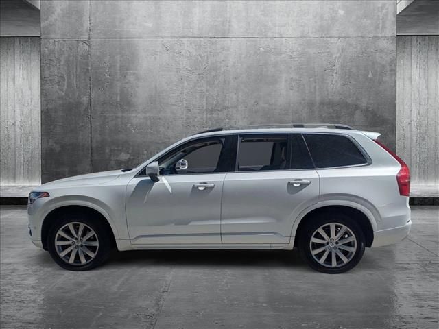 2016 Volvo XC90 T6 Momentum