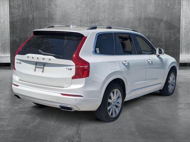 2016 Volvo XC90 T6 Momentum