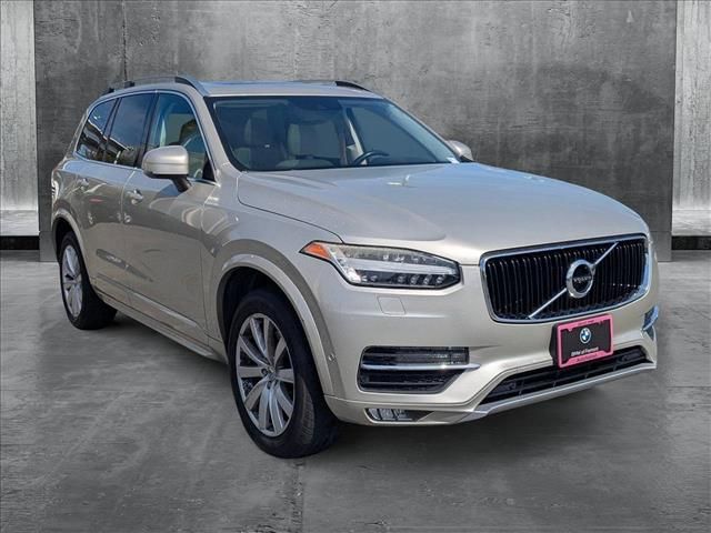 2016 Volvo XC90 T6 Momentum