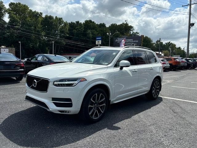 2016 Volvo XC90 T6 Momentum