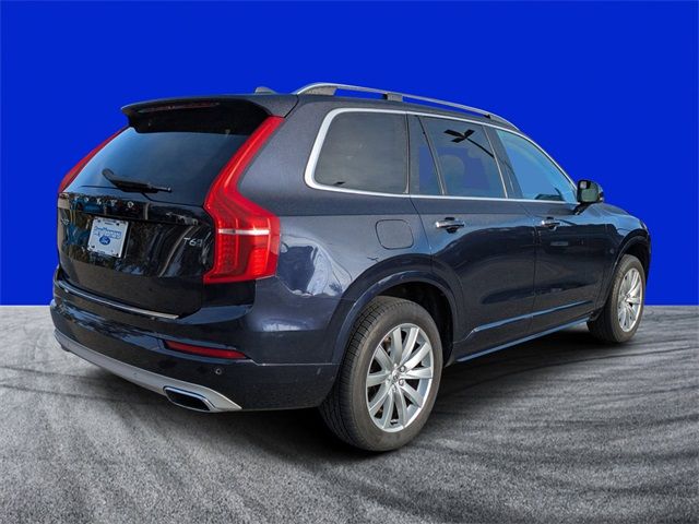 2016 Volvo XC90 T6 Momentum