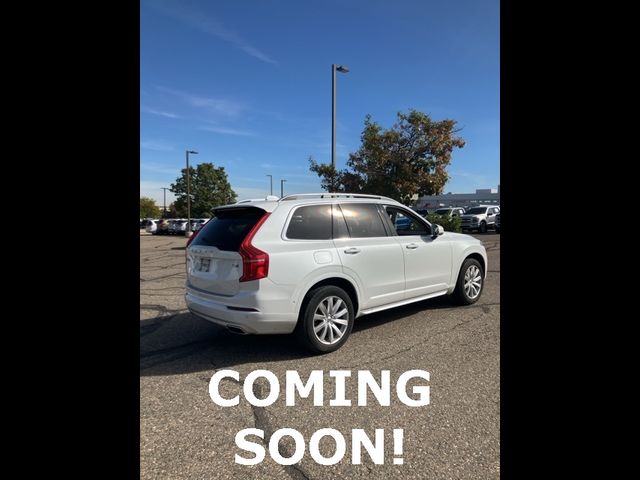 2016 Volvo XC90 T6 Momentum