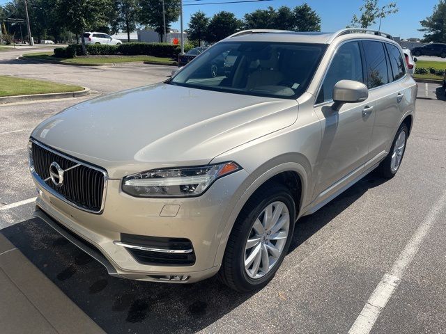 2016 Volvo XC90 T6 Momentum